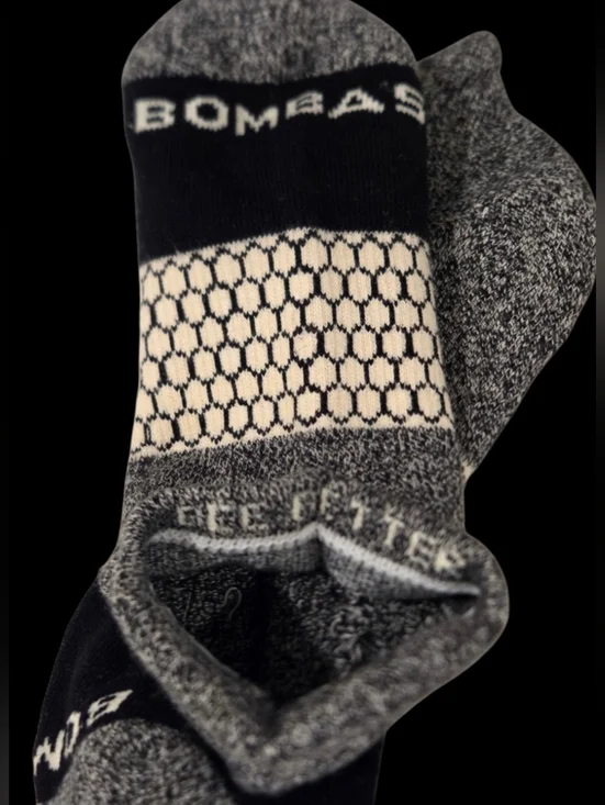 Bombas Ankle Socks 2 Pair BNWOT Medium Unisex Black/White Seamless Toe - Picture 4 of 6